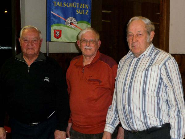 Ehrung f�r je 60 Jahre Talsch�tzen; diese 80 j�hrigen schiessen noch aktiv im Verein!